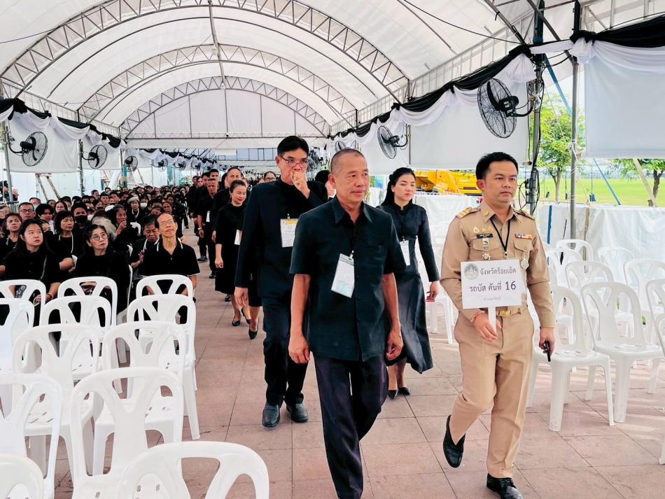 เทศบาลตำบลมะอึเข้าร่วมเดินทางเข้ากราบถวายบังคมพระบรมศพสมเด็จพระนางเจ้าสิริกิติ์ พระบรมราชินีนาถ พระบรมราชชนนีพันปีหลวง ณ พระที่นั่งดุสิตมหาปราสาท
